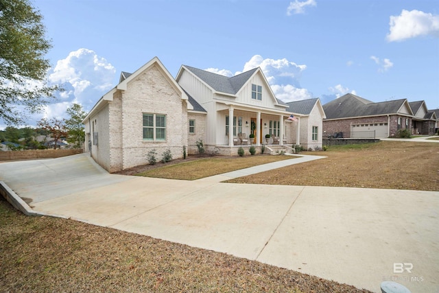 view of front facade with a front yard and a porch