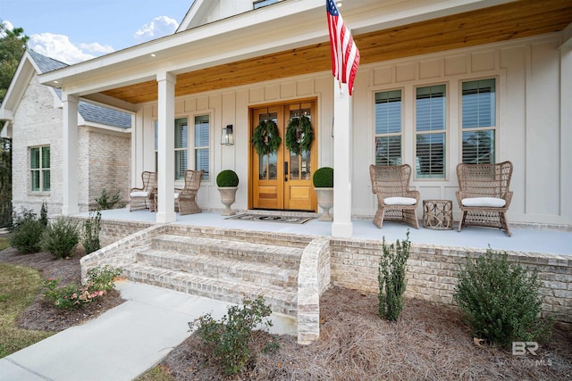 entrance to property featuring a porch