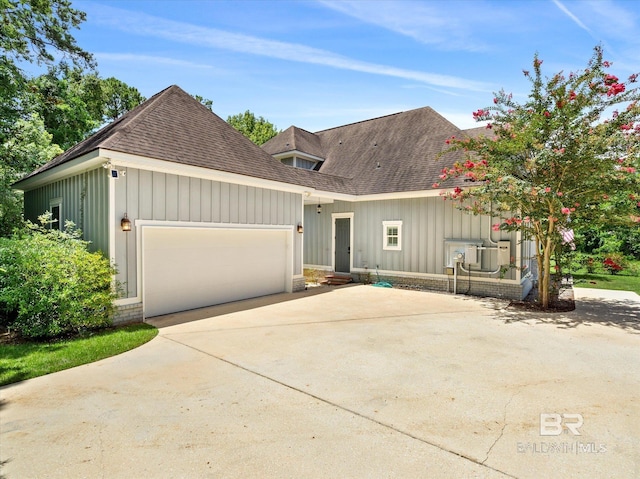 view of front facade with a garage