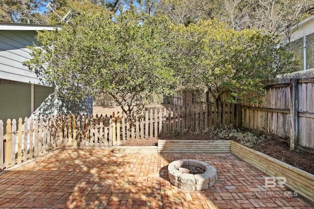 view of patio featuring a fire pit