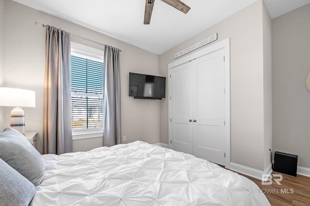 bedroom featuring hardwood / wood-style floors, ceiling fan, and a closet