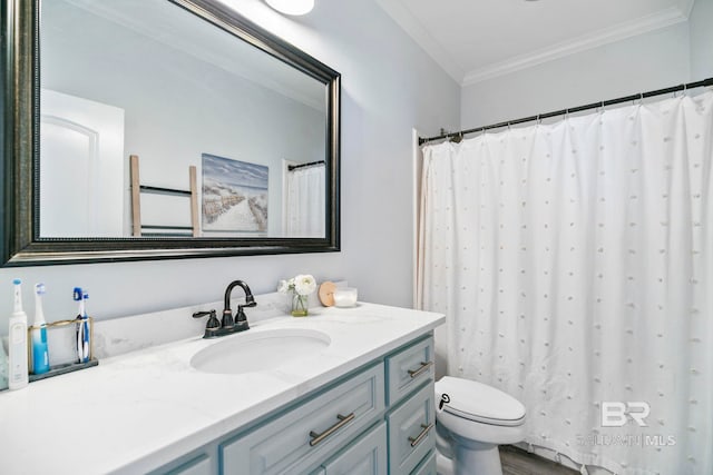 bathroom featuring crown molding, toilet, vanity, and curtained shower