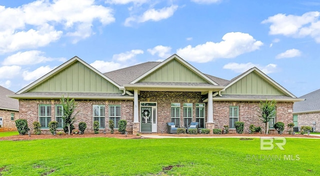 craftsman house with a front yard