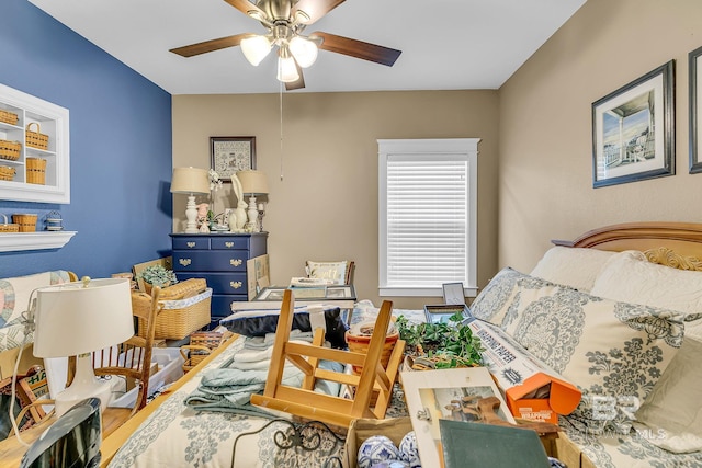 bedroom with ceiling fan