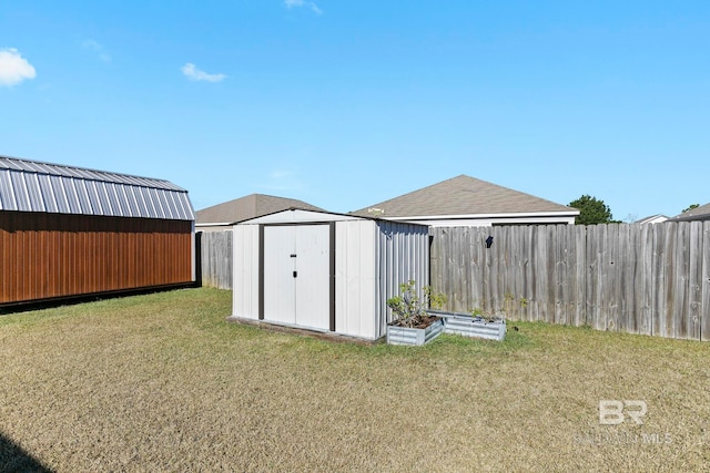 view of outdoor structure with a yard