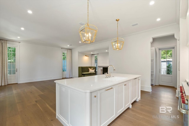 kitchen featuring a sink, open floor plan, a chandelier, plenty of natural light, and recessed lighting