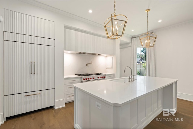 kitchen featuring a sink, a chandelier, crown molding, high end range, and light countertops
