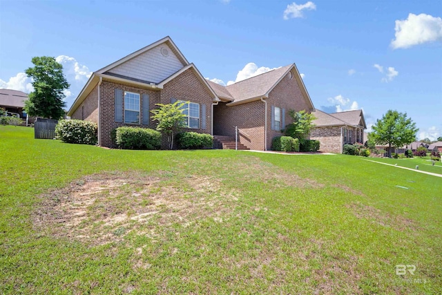 view of front of home featuring brick siding and a front yard