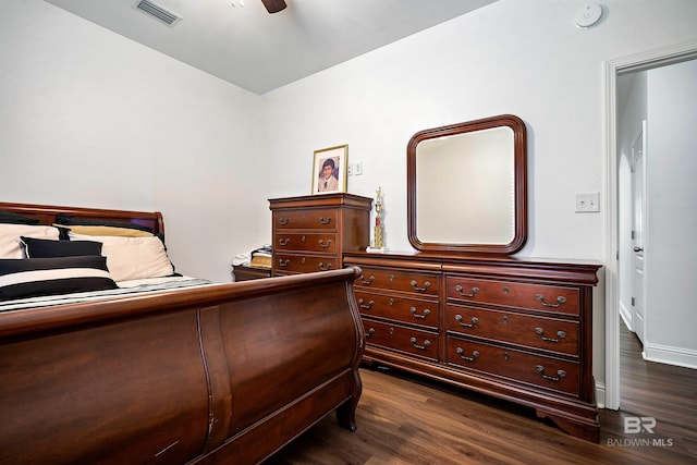 bedroom with dark wood-style flooring and a ceiling fan