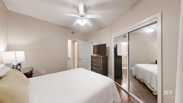 bedroom featuring dark wood finished floors, visible vents, a closet, and ceiling fan