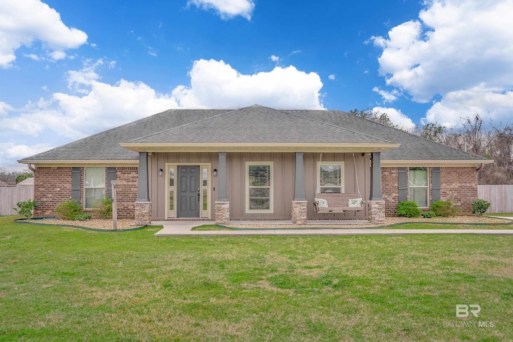 view of front of house with a front lawn and covered porch