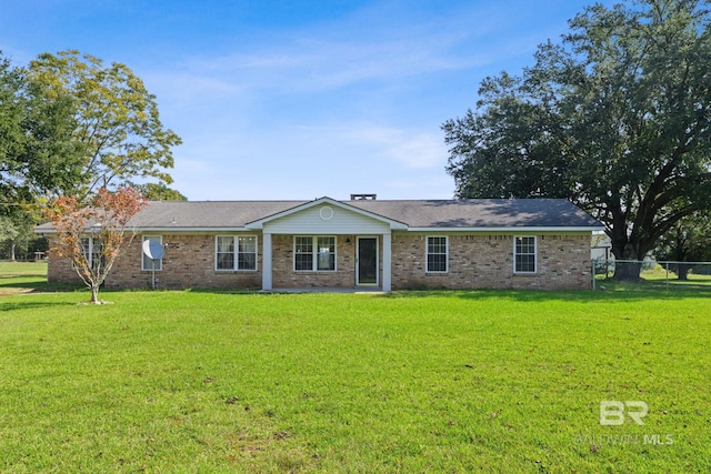 ranch-style house featuring a front yard