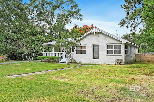 view of front facade with a front yard and a porch