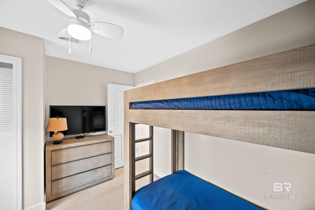 unfurnished bedroom featuring light wood finished floors, visible vents, and a ceiling fan