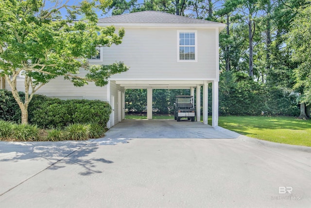 view of front of property with a carport and a front yard