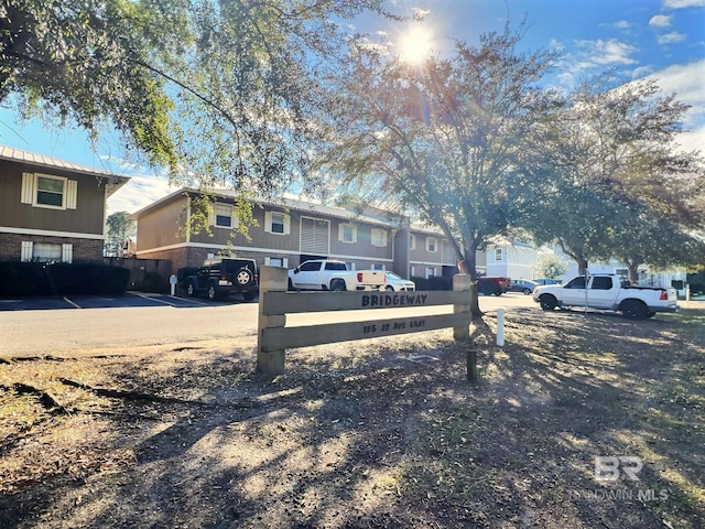 view of yard featuring a residential view