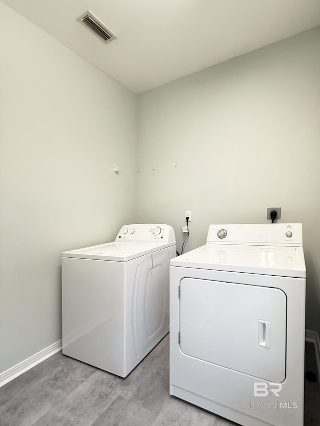 washroom featuring baseboards, laundry area, independent washer and dryer, and visible vents