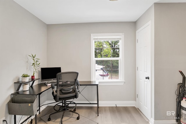 1508 Phillips Ln, Mobile, AL 36618 - office featuring wood finished floors and baseboards