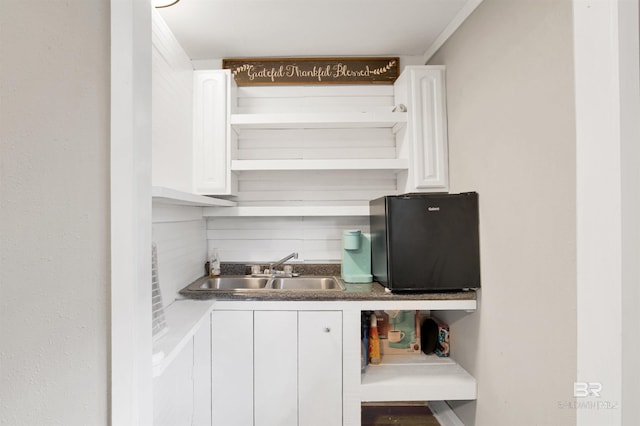 1508 Phillips Ln, Mobile, AL 36618 - bar area featuring a sink
