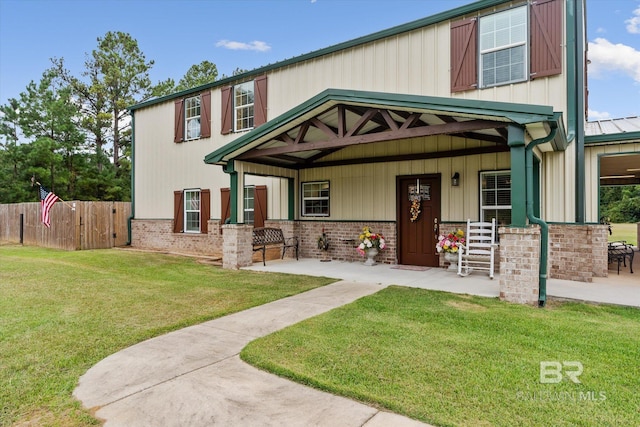 view of front of house with a front lawn and covered porch