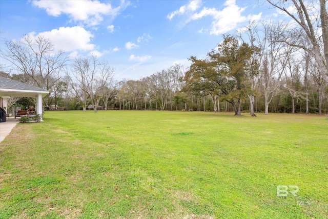 view of yard with a carport