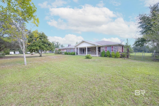 view of front of house with a front lawn