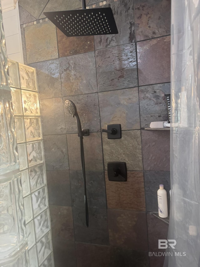 32098 Jessup Ln, Lillian, AL 36549 - bathroom with a tile shower