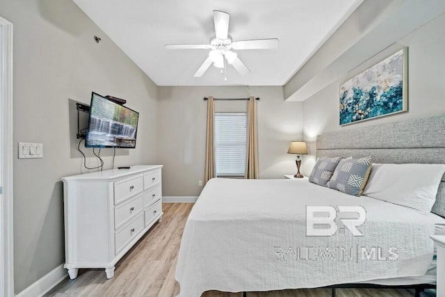 bedroom with light wood-style floors, baseboards, and a ceiling fan