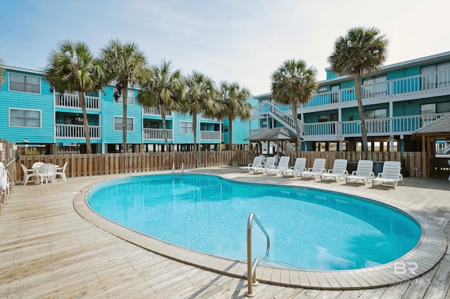 view of swimming pool