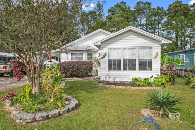 view of front of property with a front yard