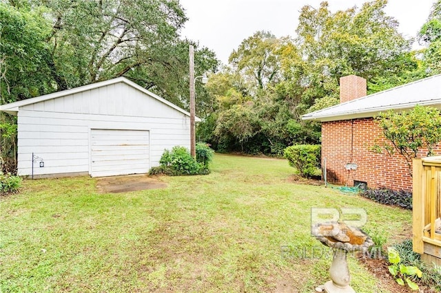 view of yard featuring an outbuilding