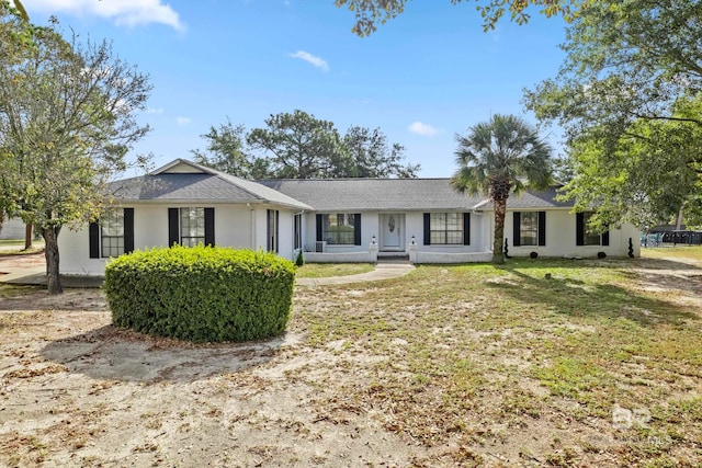 single story home featuring a front yard