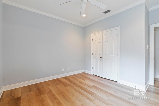 empty room featuring ceiling fan, light hardwood / wood-style flooring, and crown molding