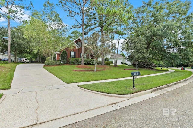 view of front of property with a front lawn