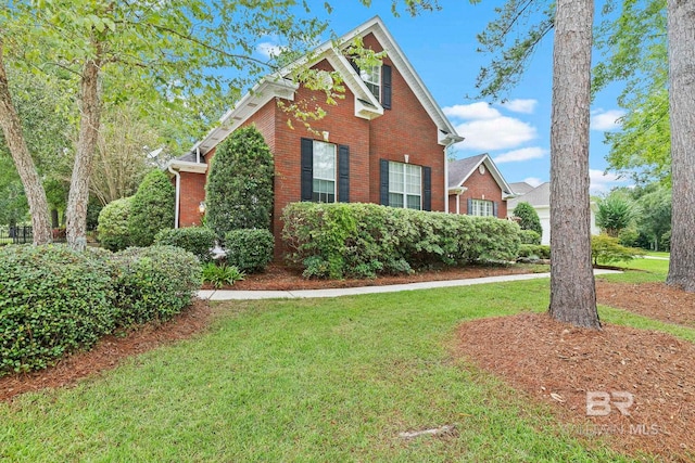 view of front of house featuring a front yard