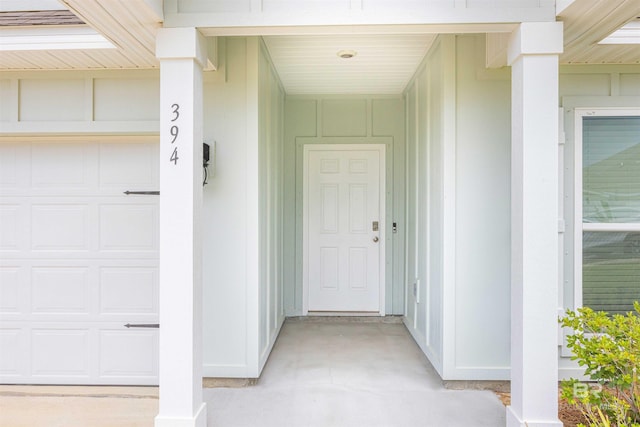 394 Haise Ln, Gulf Shores, AL 36542 - entrance to property with board and batten siding