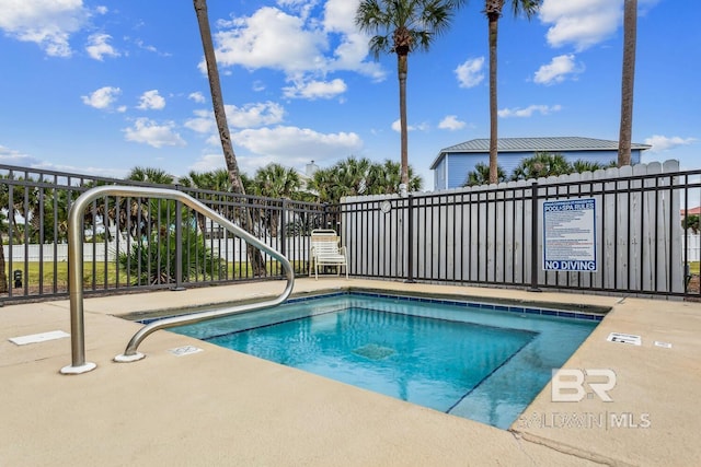 view of swimming pool