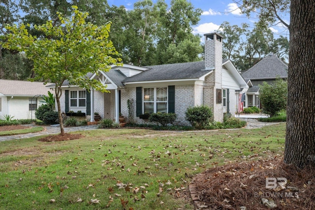 single story home with a front lawn