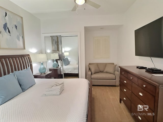 bedroom featuring light wood-style flooring, a closet, and ceiling fan