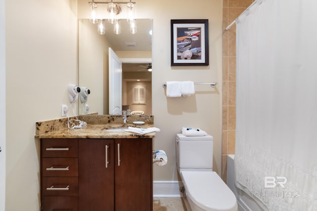 full bath with vanity, shower / bathtub combination with curtain, visible vents, baseboards, and toilet