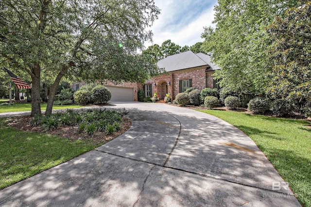 view of front of house featuring a garage and a front yard