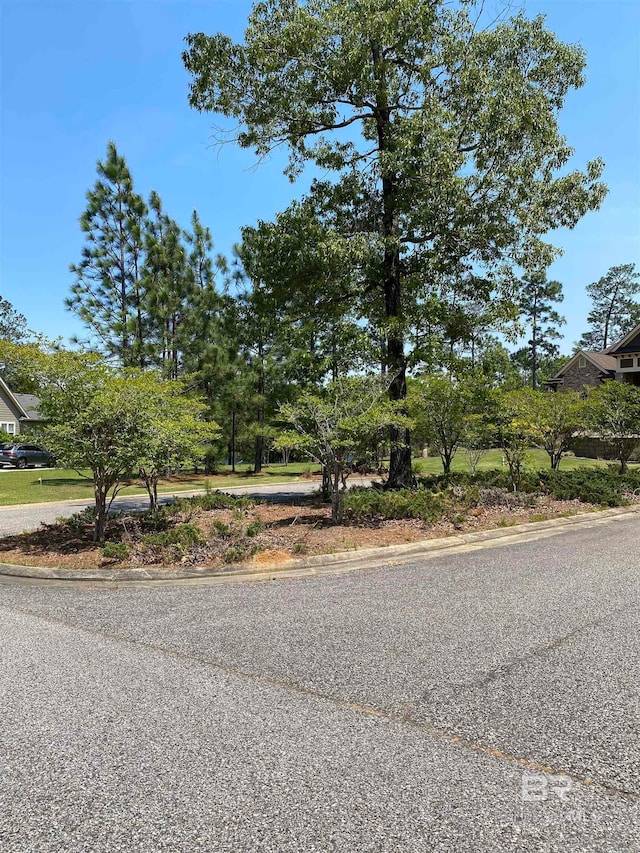 Listing photo 2 for 2 Lake Pointe Ln, Brewton AL 36426