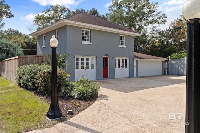 view of front facade featuring a garage