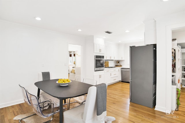 dining room with visible vents, recessed lighting, crown molding, and light wood finished floors