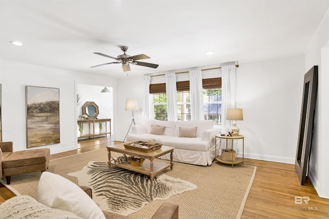 living room featuring baseboards, recessed lighting, wood finished floors, and ceiling fan