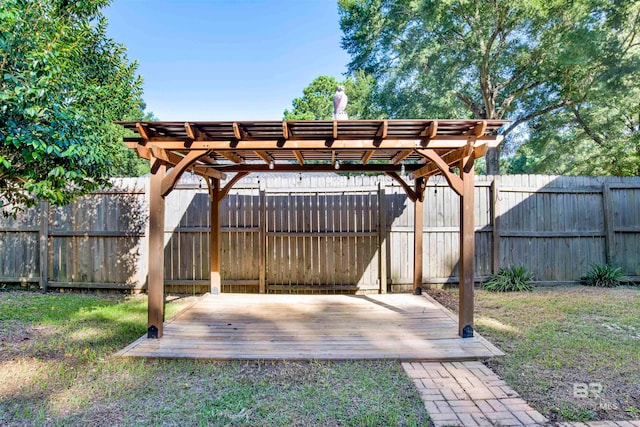 view of yard featuring a pergola