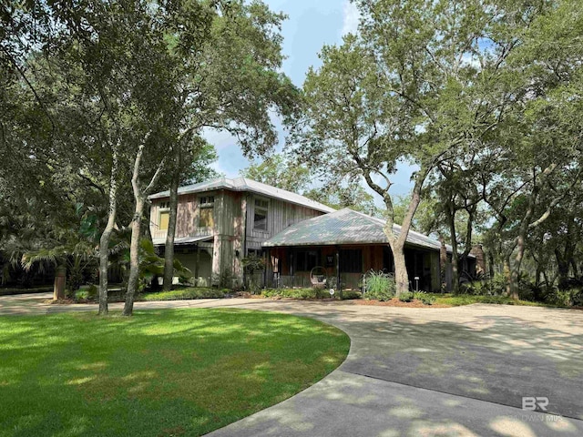 view of front of home with a front yard