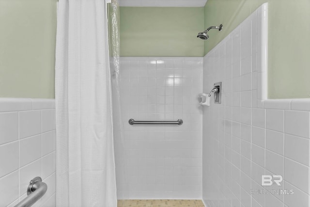 18 Rollins Pl, Atmore, AL 36502 - full bathroom with tiled shower and tile walls