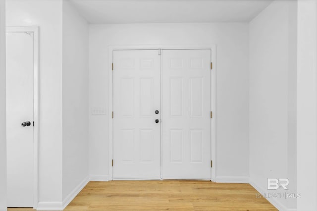 18 Rollins Pl, Atmore, AL 36502 - foyer with light wood finished floors and baseboards