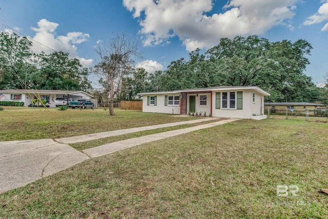 single story home featuring a front lawn